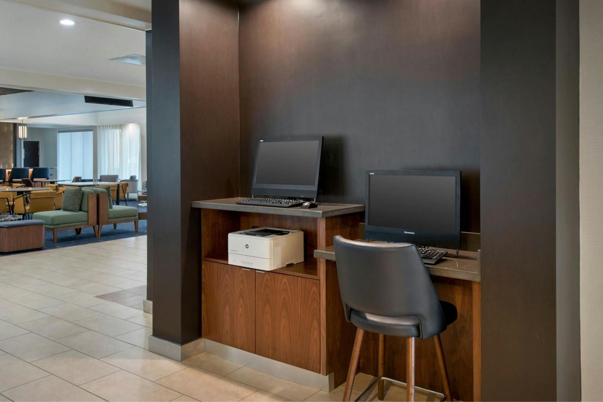 Courtyard By Marriott New Carrollton Landover Eksteriør billede